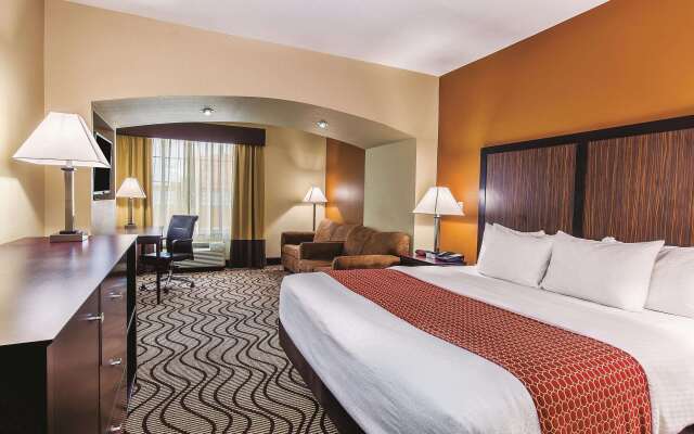 La Quinta Inn & Suites by Wyndham Cotulla