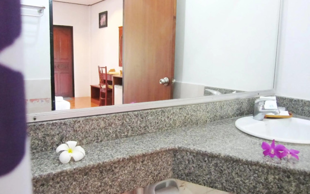 Lanta Il Mare Beach Resort