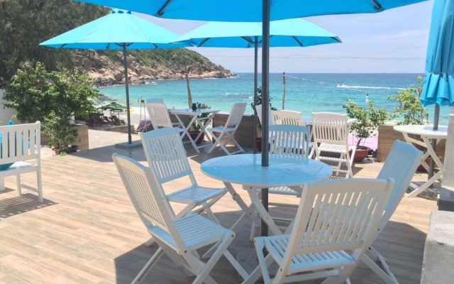 Blue Anchor Lodge & Cafe-Binh Ba Island