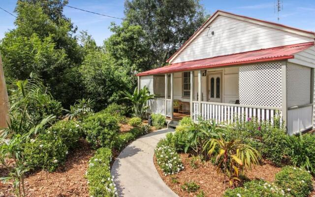 1910 Retro Styled, Pet Friendly, Traditional Queenslander Home