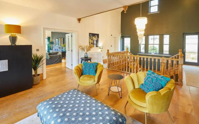 Host Stay The Lakehouse