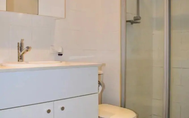 Tranquil 1 Bedroom Apartment With Sunny Courtyard