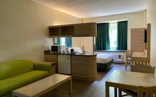 Microtel Inn & Suites