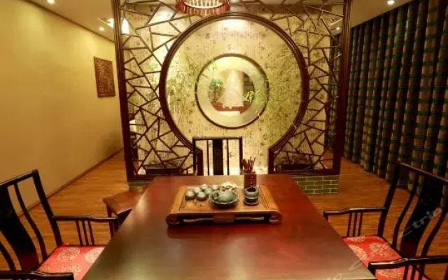 Golden Cup Automobile Building