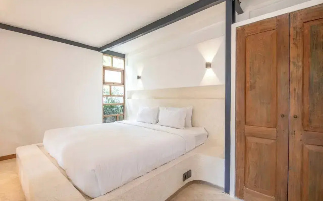 Modern 2-br Art Deco Villa, 800m From the Beach