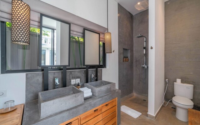 Villa Vida Mira - Elegant 4BR Beachside Villa in Canggu