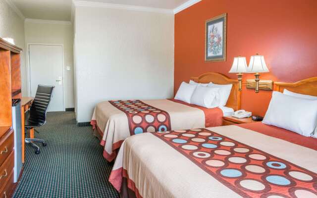 Super 8 by Wyndham Brookshire TX