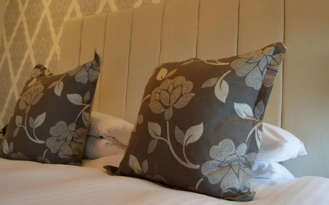 The Crescent Victoria Hotel