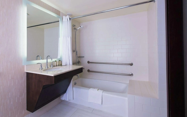 Holiday Inn Express & Suites Vaughan-Southwest by IHG