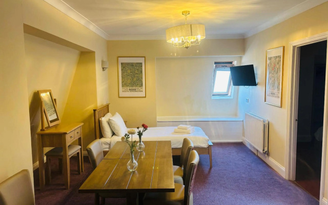 Rothwell House Hotel .