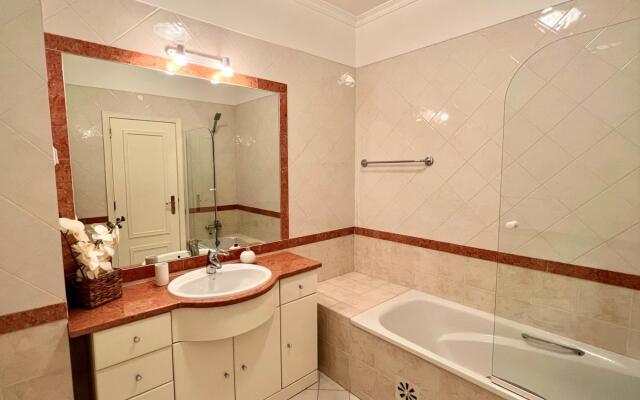 Vilamoura Central 2 With Pool by Homing