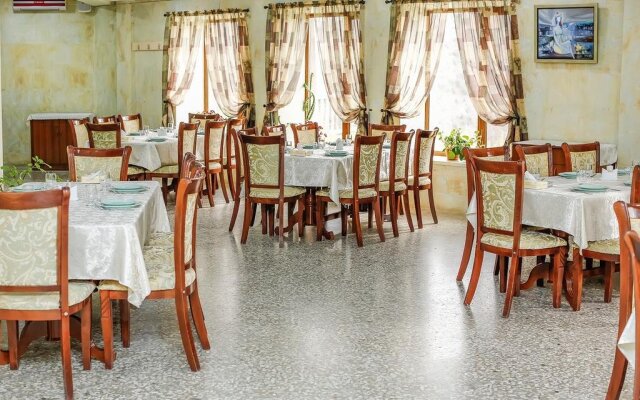 Amrots Hotel