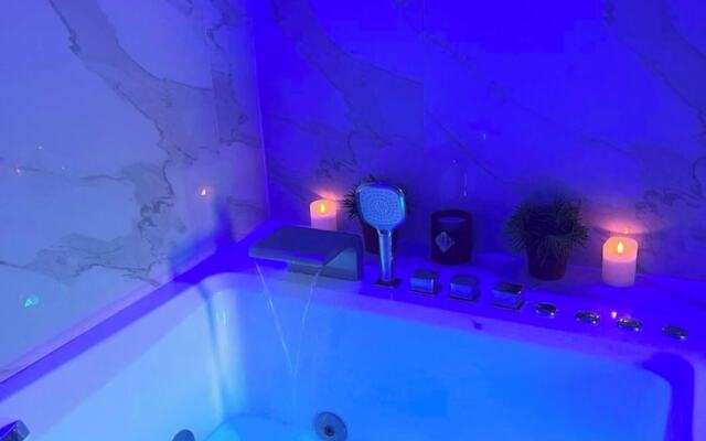 Suite With Private Jacuzzi