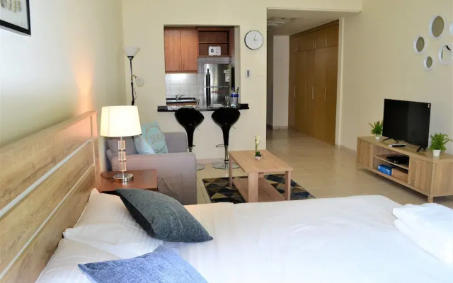 NMR - New Spacious Studio flat