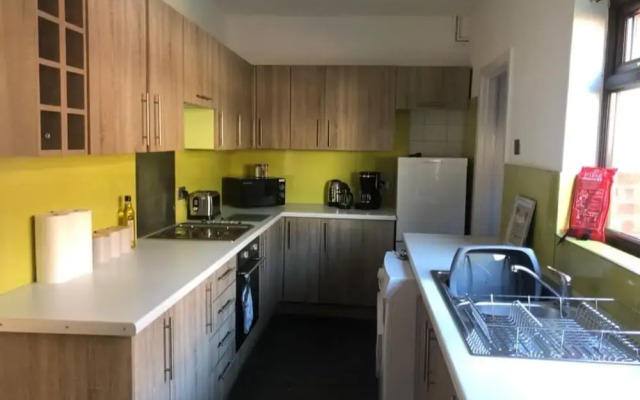 New 3 bed House LFC Layover