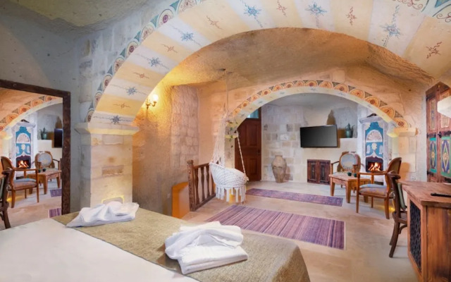 Capp Royal Cave Hotel