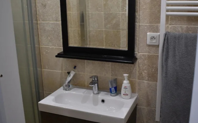 Charming 1 Bedroom Apartment With Balcony