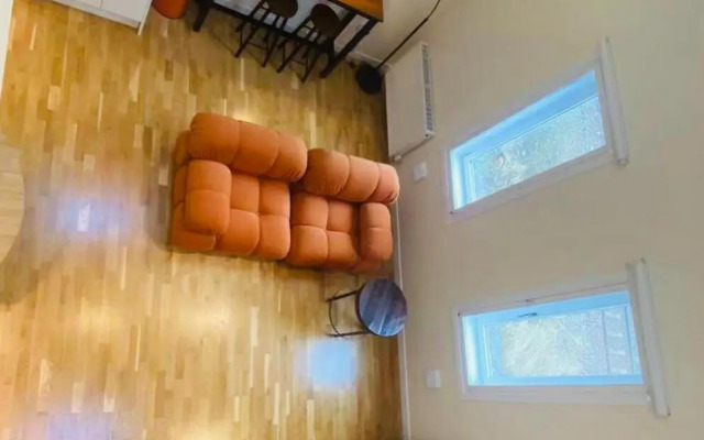 2 Bed 2 bath with Private Parking