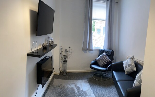 Modern 3-bed, 4 Bath House in Coventry City Centre