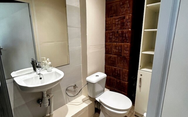 AMEN Aparthotel Curie 8