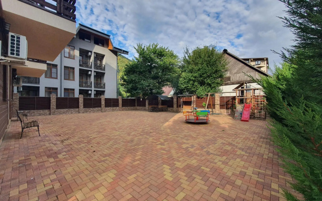 Apartment to Live in the Mountains on Resettlednaya street