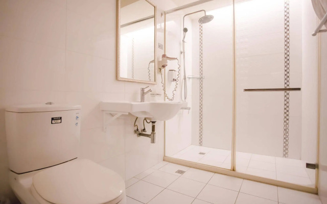 Mou Hotel Luchuan