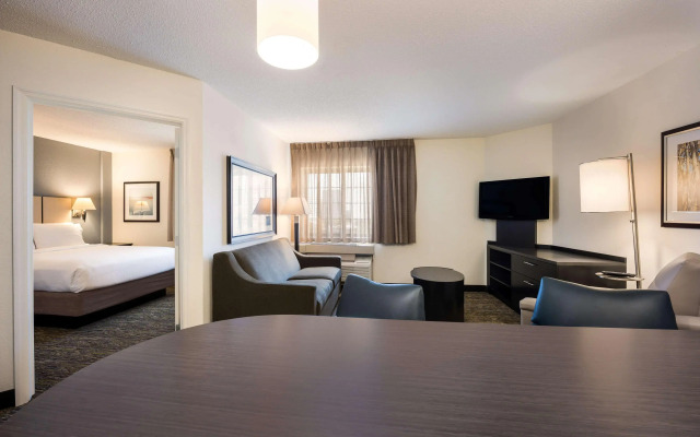 Sonesta Simply Suites Chicago Waukegan