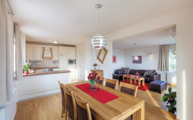 Beautiful Home in Makarska With Wifi and 7 Bedrooms