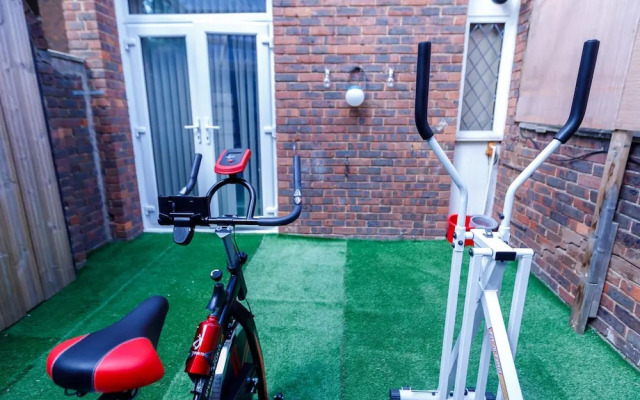 Inviting 3-bed House in London, Stay up to 6