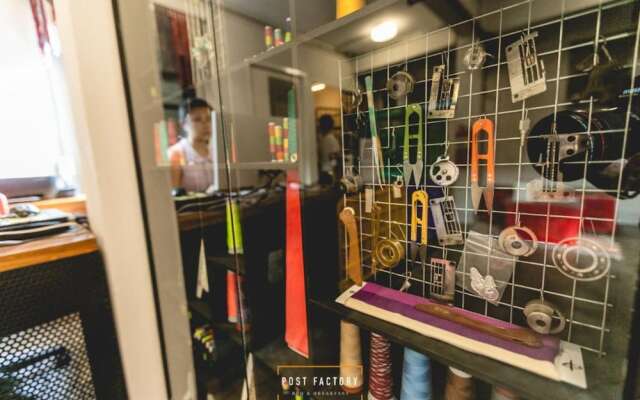 Post Factory Bed & Breakfast Sathorn Hostel - Adults Only