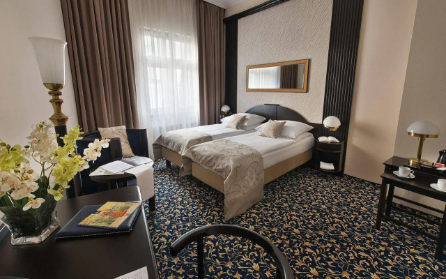 EA Hotel Royal Esprit