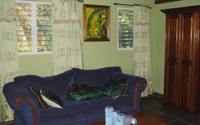 Inn the Bush Eco-Jungle Lodge