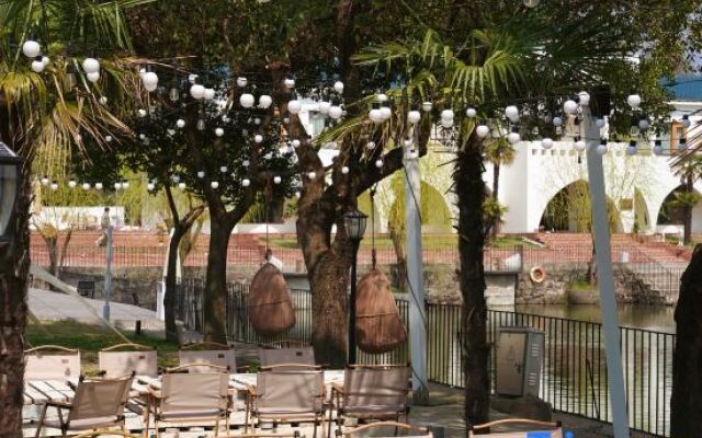 Zhi Lan Qiu Lakeside Homestay