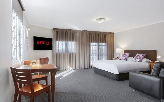 Waves Motel and Apartments