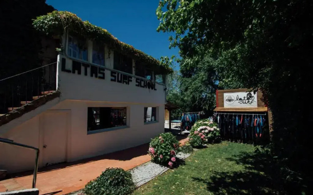 Latas Surf House