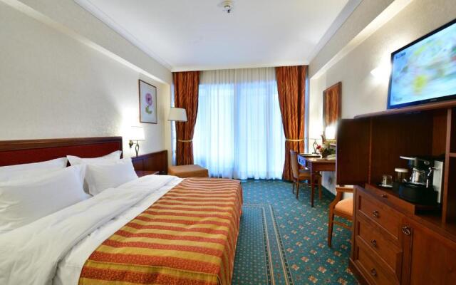 Lux Garden Hotel