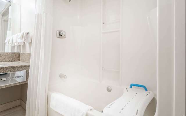 Ramada by Wyndham Quesnel