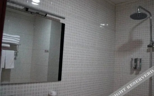 Runyang Hotel (Qinhuangdao Railway Station Branch)