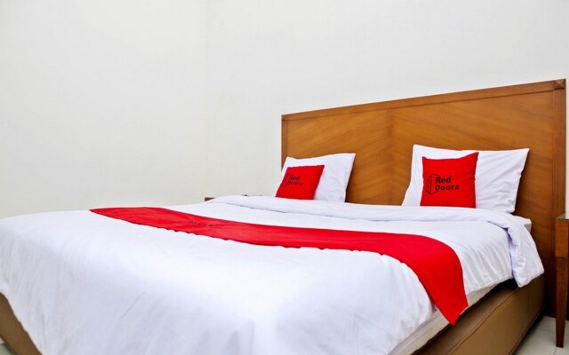 Residences by RedDoorz near Rumah Mode