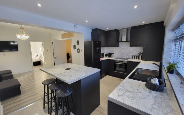 Grand Exclusive 2 Bed Apartment - London