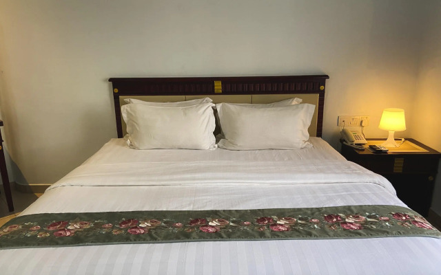 Happy Holiday Hotel