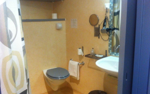 Hotel le president GARE TGV NIMES PONT DU GARD