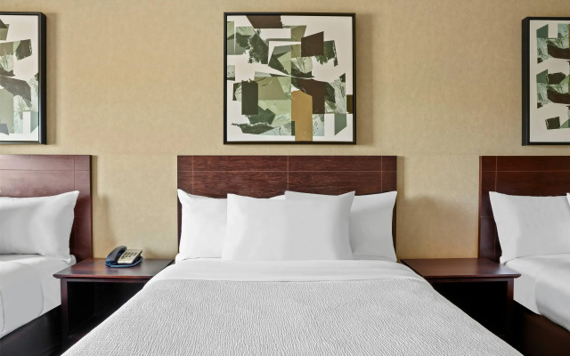 Ramada by Wyndham Drumheller Hotel & Suites