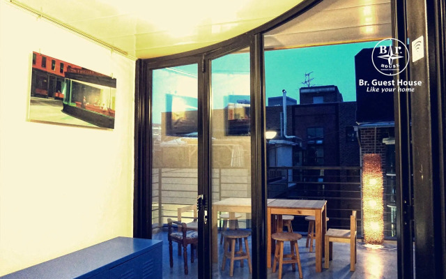 Br. Guesthouse Hongdae