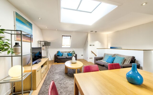 Quiet Mews Street Apartment in the Heart of Edinburgh