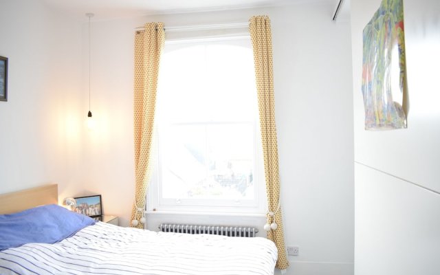 2 Bedroom Rooftop Flat In Central London