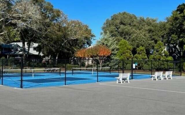 Holden Hideaway 2 Bedroom Condo by RedAwning