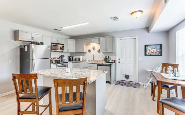 Charming Pensacola Home w/ Screened Lanai & Grill!