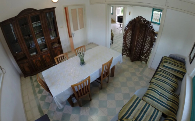 Auberg-Inn Guesthouse