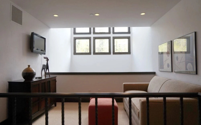 Ski in, Ski out, 3 Bedroom Luxury Residence on Fanny Hill in Snowmass Village